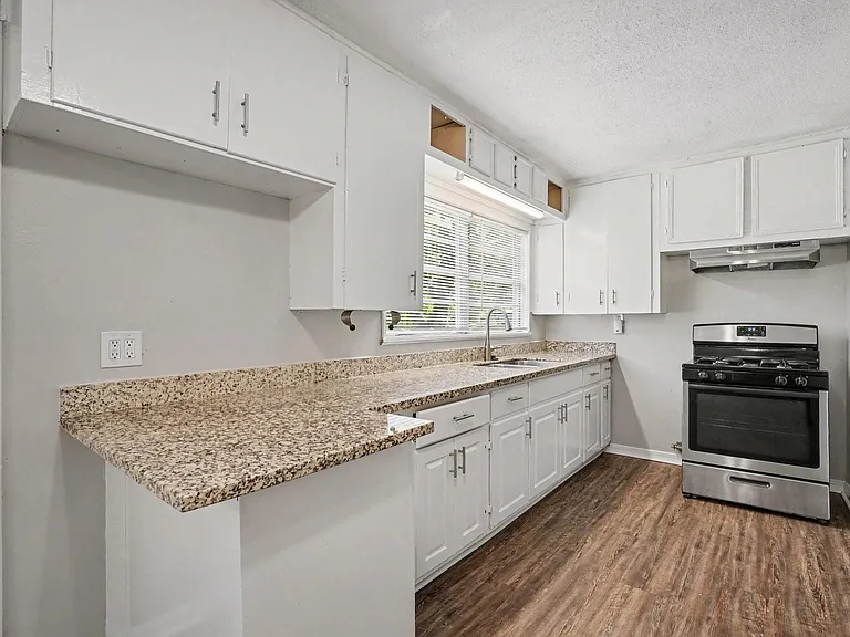 8433 Woodlyn Rd — Photo 8