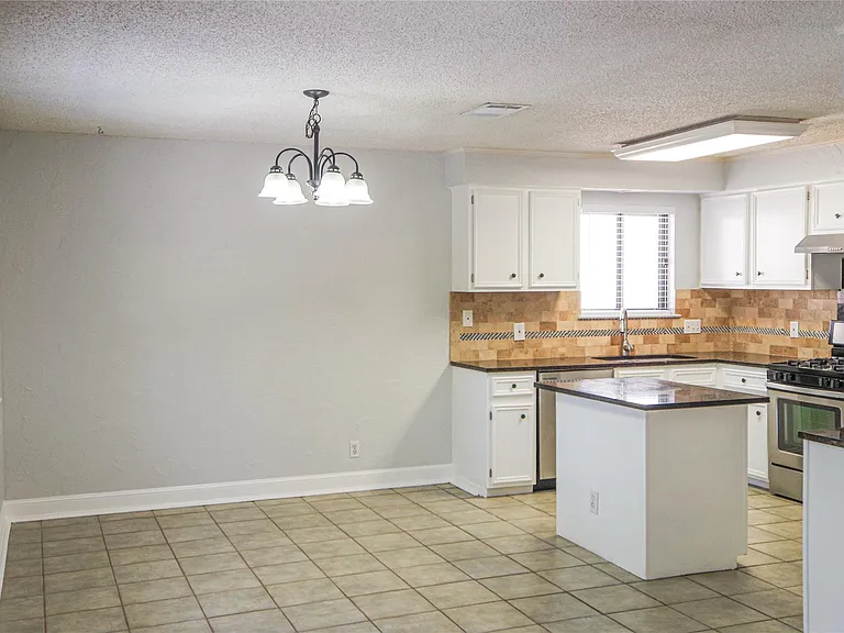 12912 Pegasus St — Photo 9