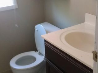 979 Cleveland Ave, Dubuque, IA 52003