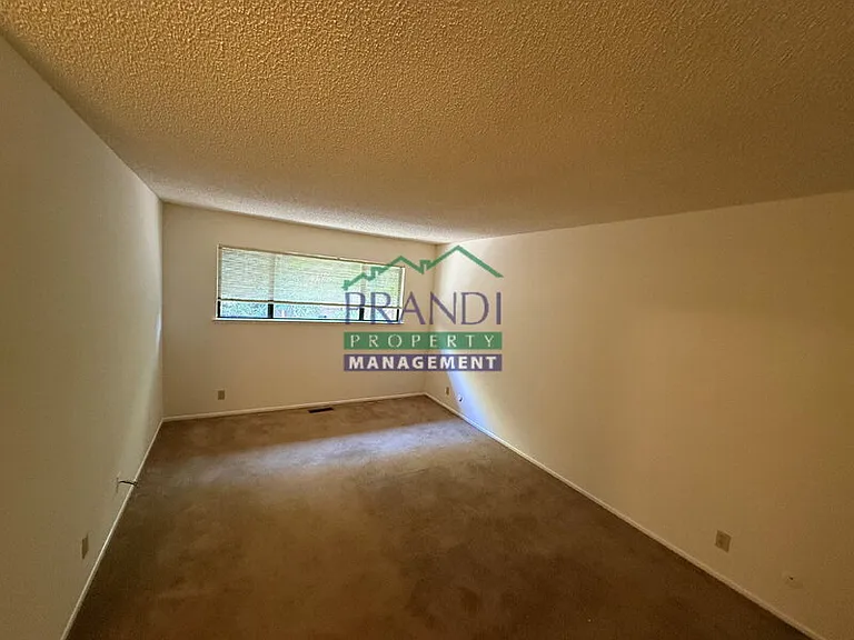 1591 Merritt Dr — Photo 12