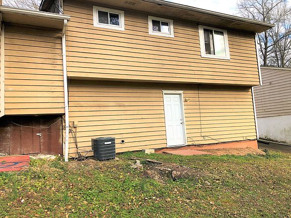 3rd image of 6027 Hickory Dr