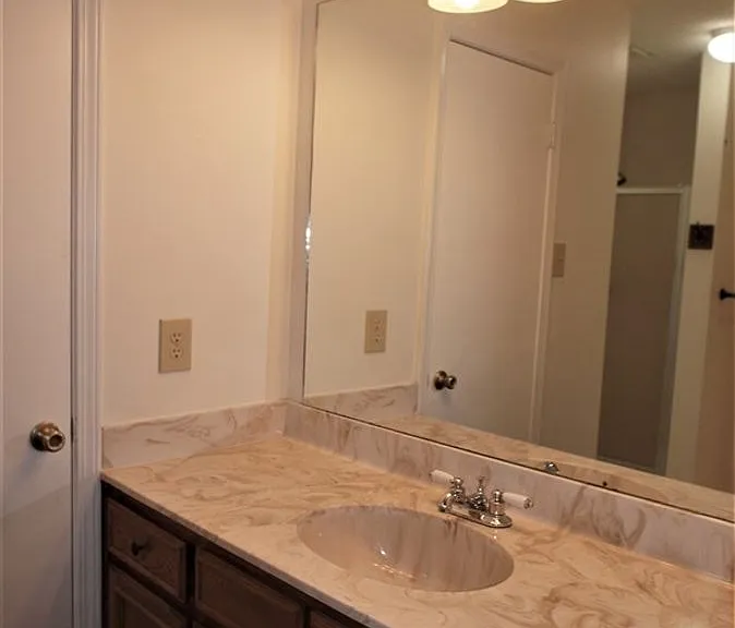 1138 Kensington Ct — Photo 12