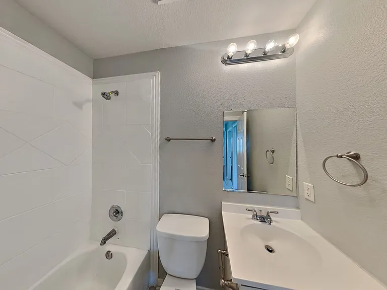 1838 Crooks Ct — Photo 14