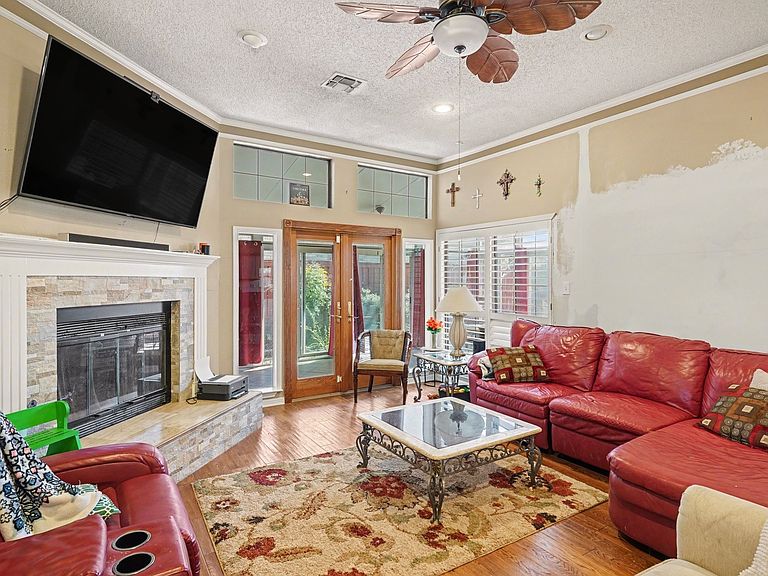 Listing photo 3