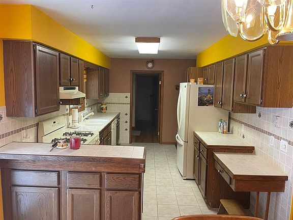 5th image of 851 Woodview Dr