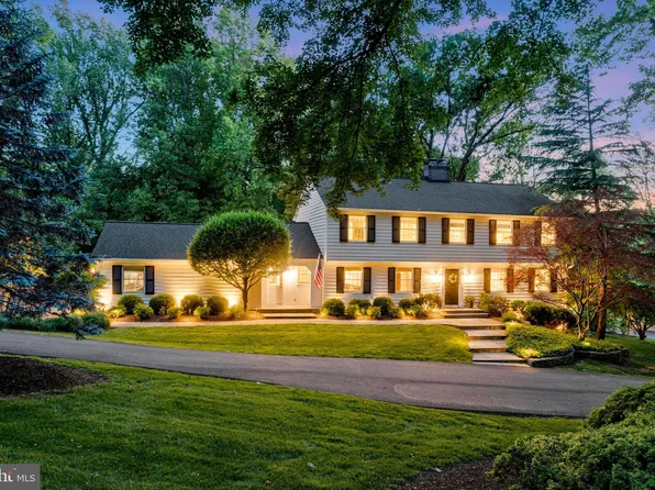 1052 Leigh Mill Rd, Great Falls, VA 22066