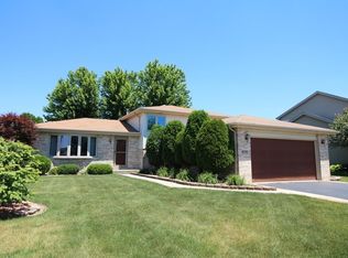 16700 W Seneca Dr, Lockport, IL 60441