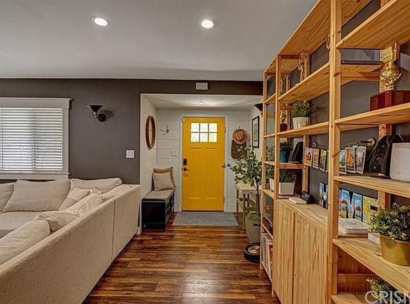 5th image of 22109 Leadwell St