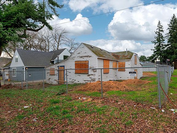 2nd image of 8002 SE Overland St
