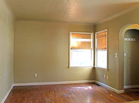 3rd image of 211 SE 4th St