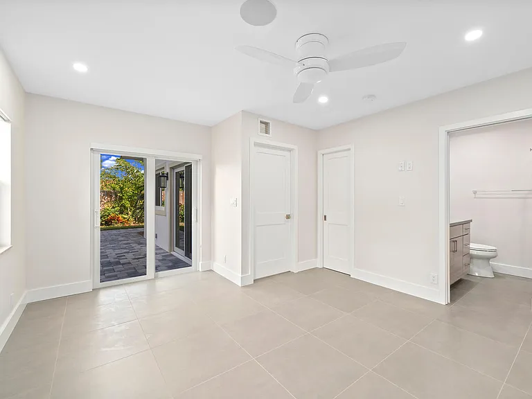 4197 NE 5th Ave — Photo 5