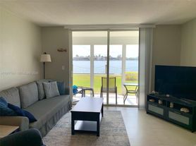 3010 Marcos Dr, Aventura, FL