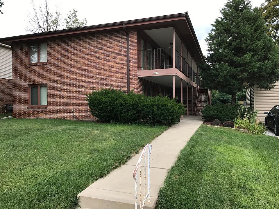 4627 Calvert #4 located on second floor south end.
