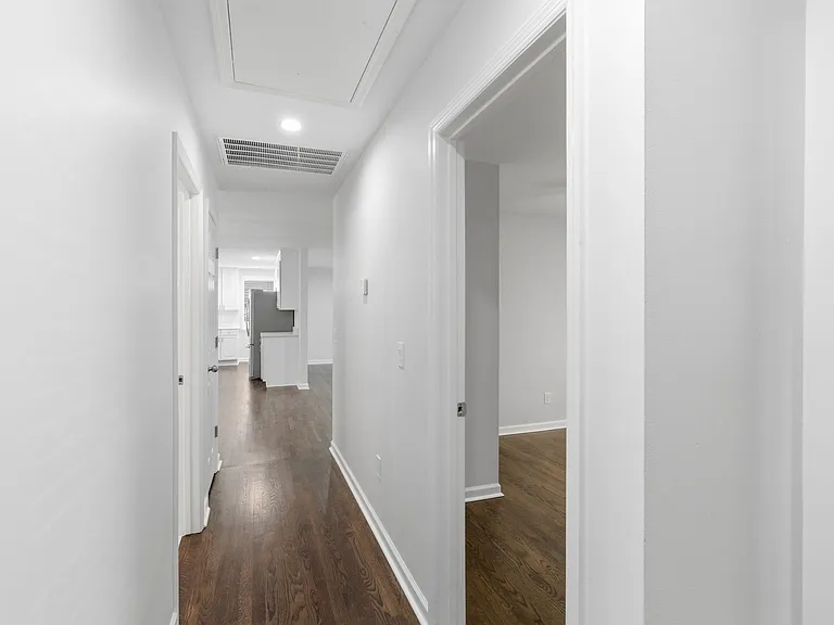 340 Lynn Dr — Photo 9