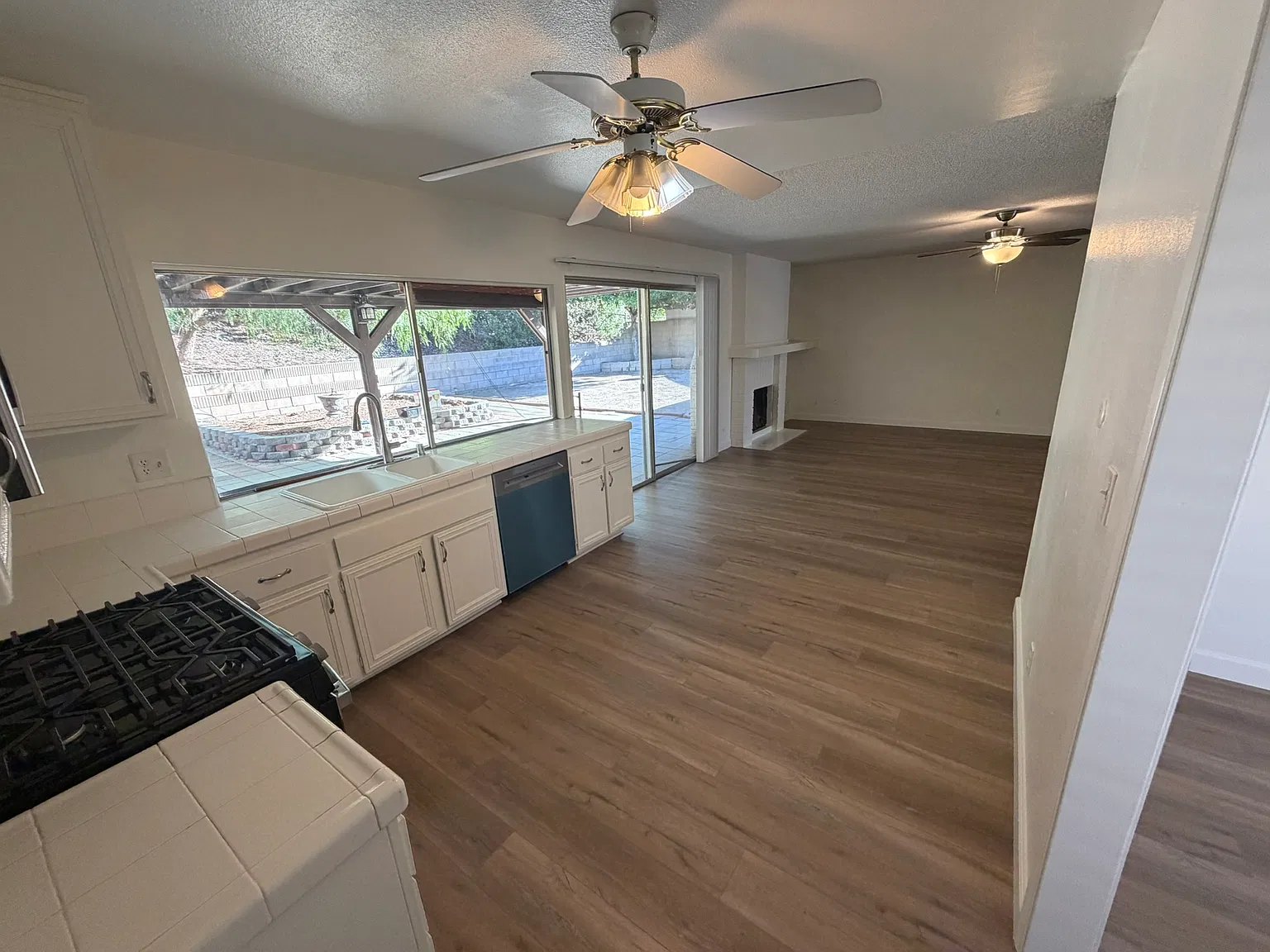 4 bed, 1800 sqft, $3,995 — Photo 4