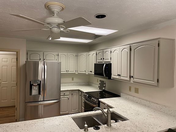 3rd image of 11559 Woodview East Dr