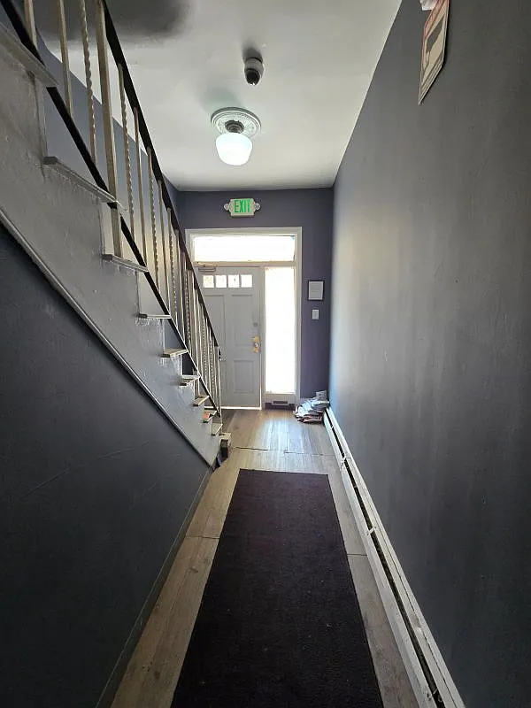 3 bed, 1.0 bath, 1100 sqft, $3,500 — Photo 4