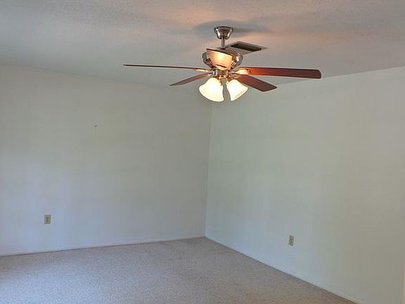 2nd image of 2523 Tamarind St