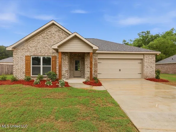 300 Courtney Ln, Magee, MS 39111