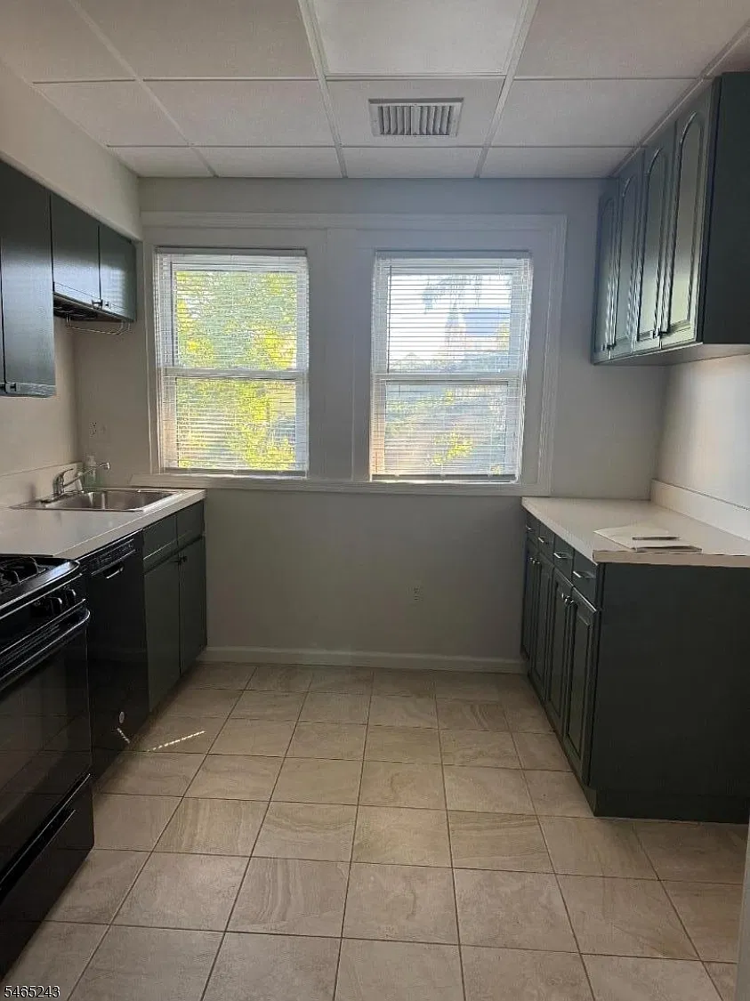 2 bed, 1.0 bath, $2,800 — Photo 4