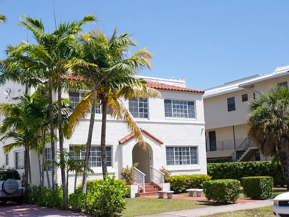 223 Phoenetia Ave #1