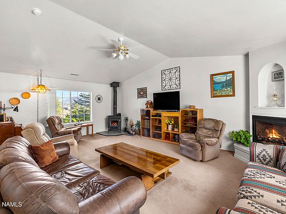 4th image of 8100 Green Prairie Ln
