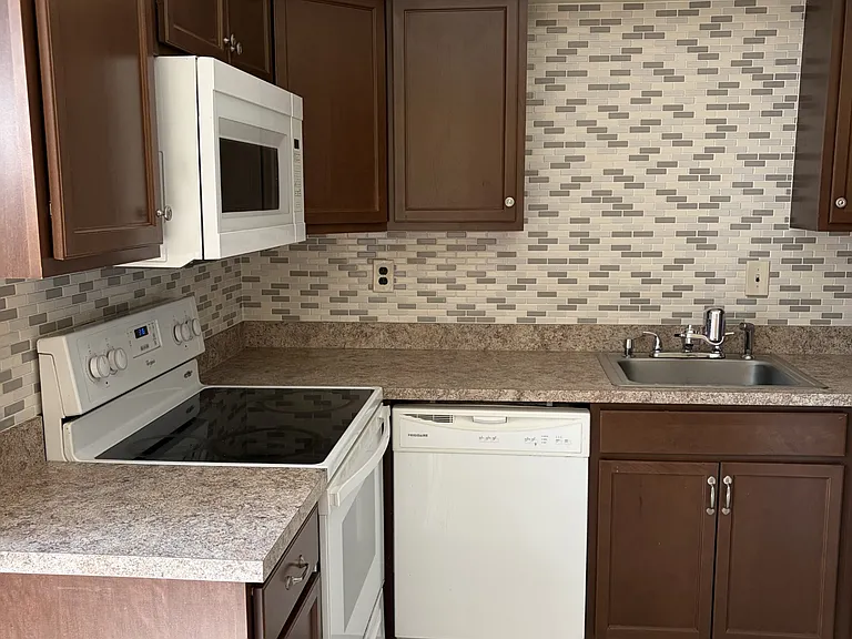 348 Willow Turn #348 — Photo 3