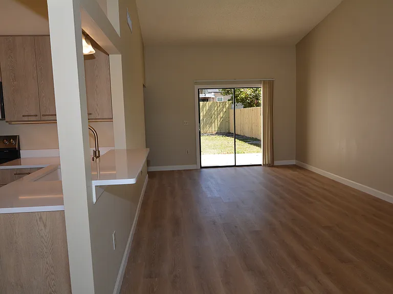 1550 N Pompano Ave — Photo 7