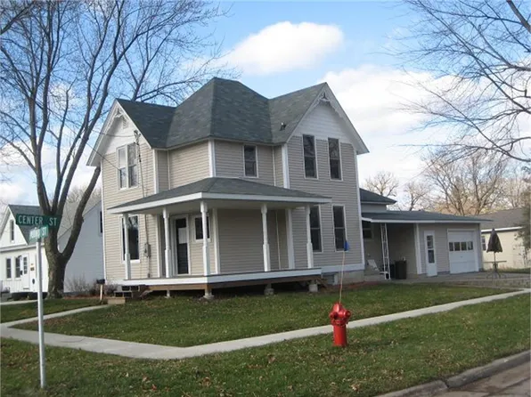 402 Mound St, Decorah, IA 52101