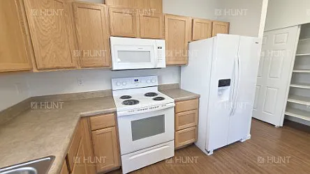 4 bed, 2.5 bath, 2307 sqft, $1,569 — Photo 3