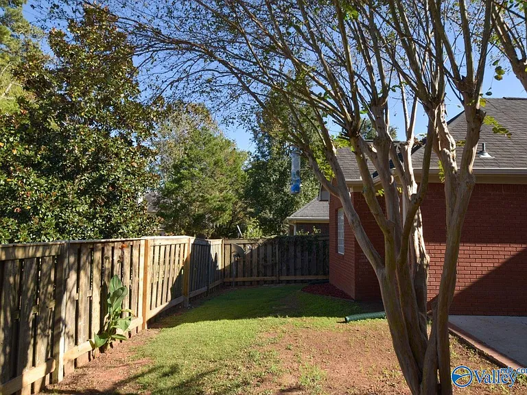 118 Canterbury Dr — Photo 25