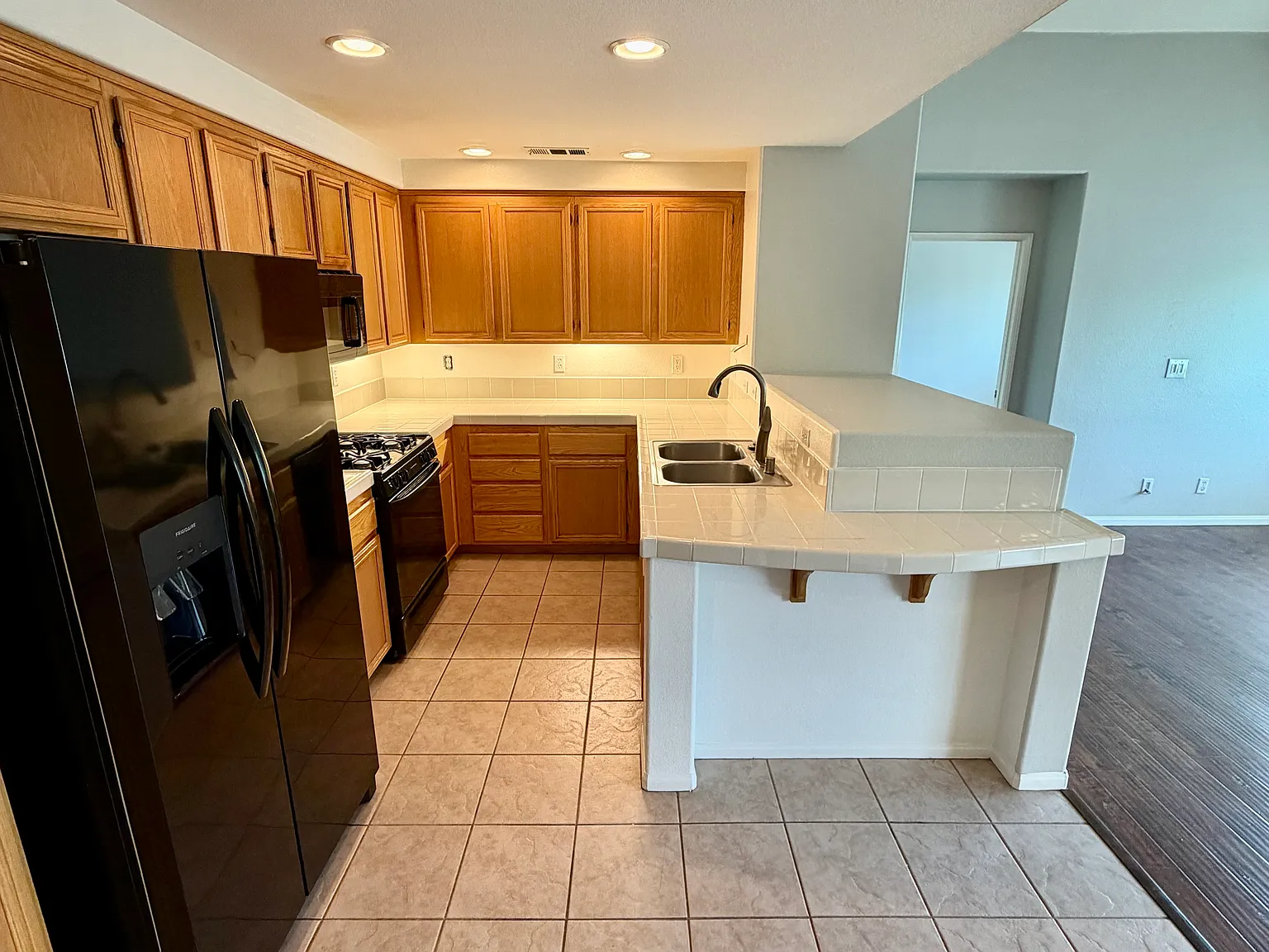 2 bed, 1039 sqft, $3,000 — Photo 4