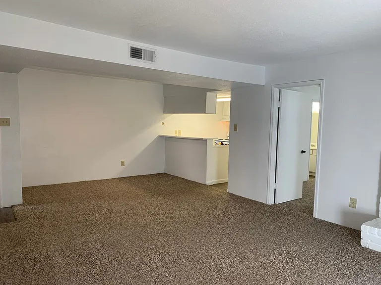 Emerald Cove Apartments — Photo 95
