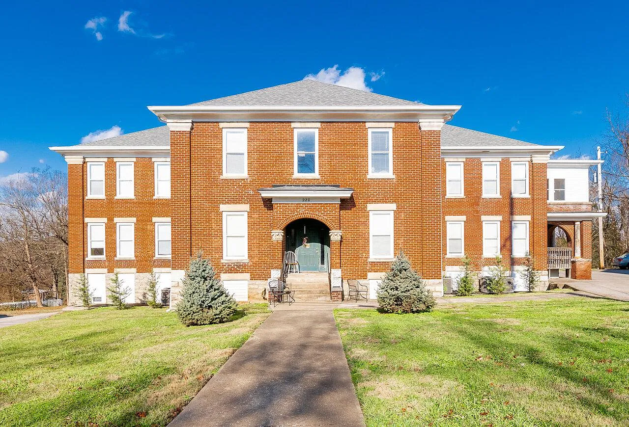 2 bed, 850 sqft, $895 — Photo 1