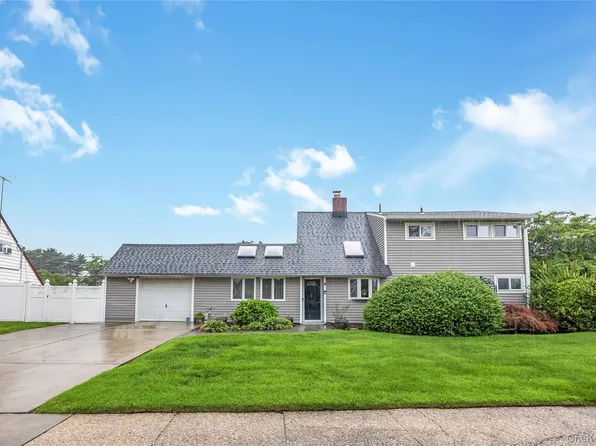 2 Glow Lane, Hicksville, NY 11801