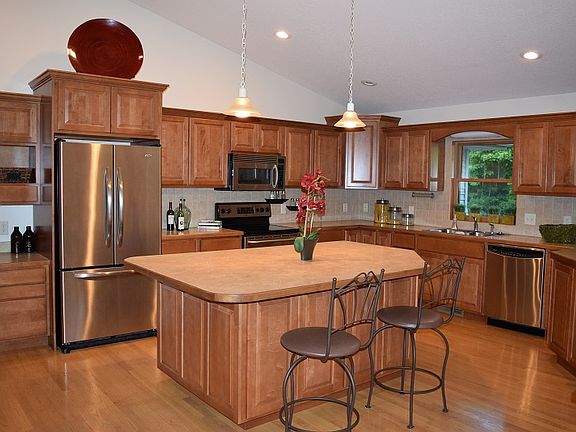 4th image of 896 W Lake Forest Ln