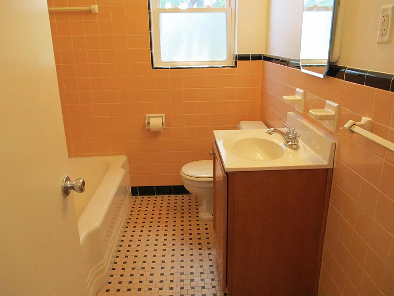 2506 Gladstone Cir #202 — Photo 6