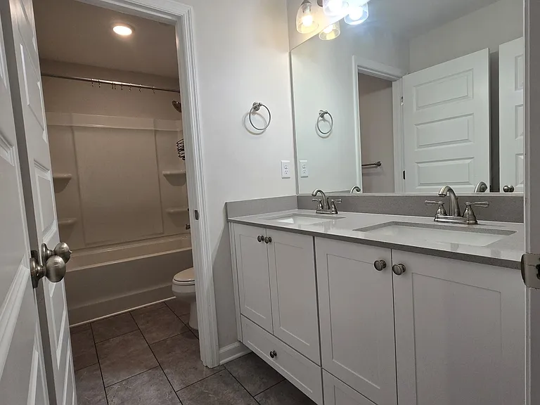 1063 Linsmore Ave — Photo 10