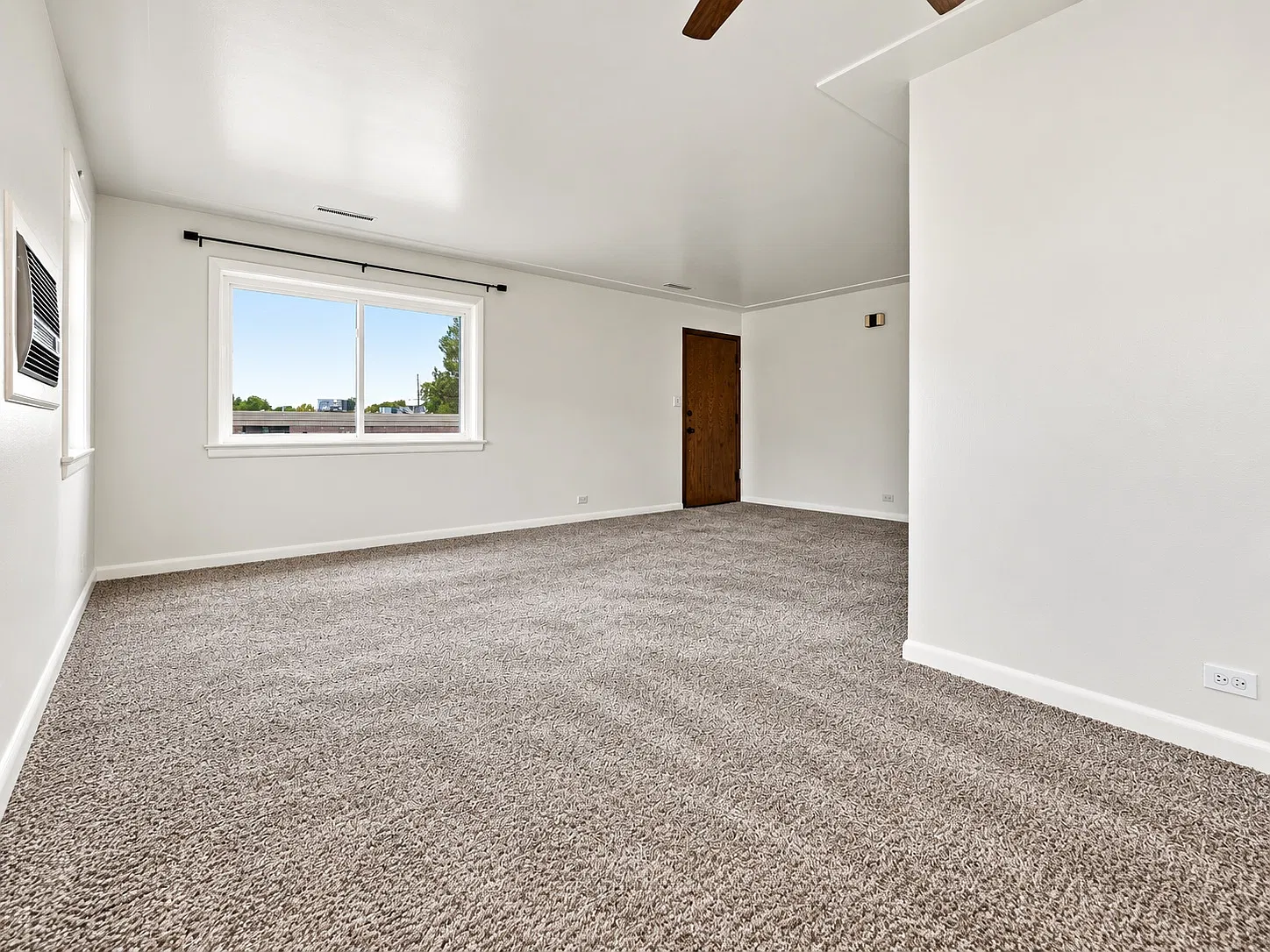 2 bed, 901 sqft, $1,650 — Photo 2