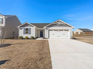 124 Highland Station Dr, Clinton, SC 29325