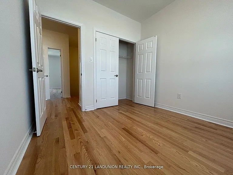 111 Mumbai Dr — Photo 31