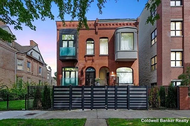 2140 W Monroe St #2 photo 1