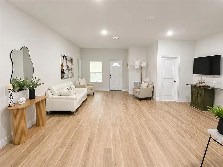 801 Jarnac Dr — Photo 6