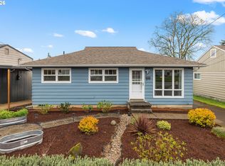 345 E Gloucester St, Gladstone, OR 97027