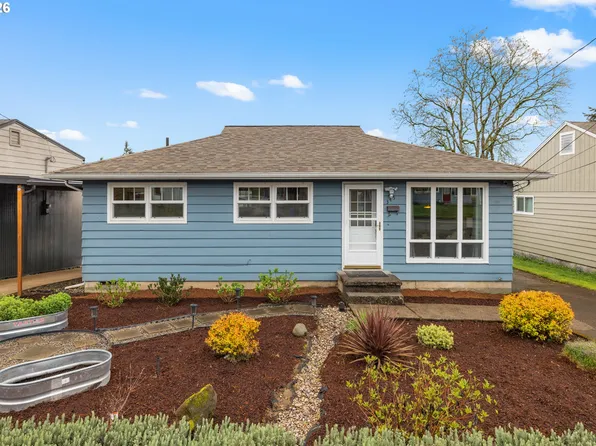 345 E Gloucester St, Gladstone, OR 97027