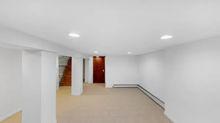 Rented by Makover Group Inc | media 26