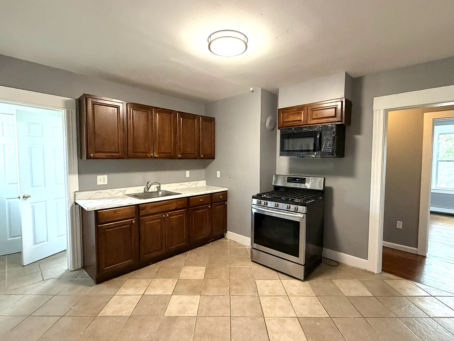 2 bed, 900 sqft, $2,350 — Photo 3