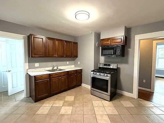 3rd image of 14 Cerretta St APT 2