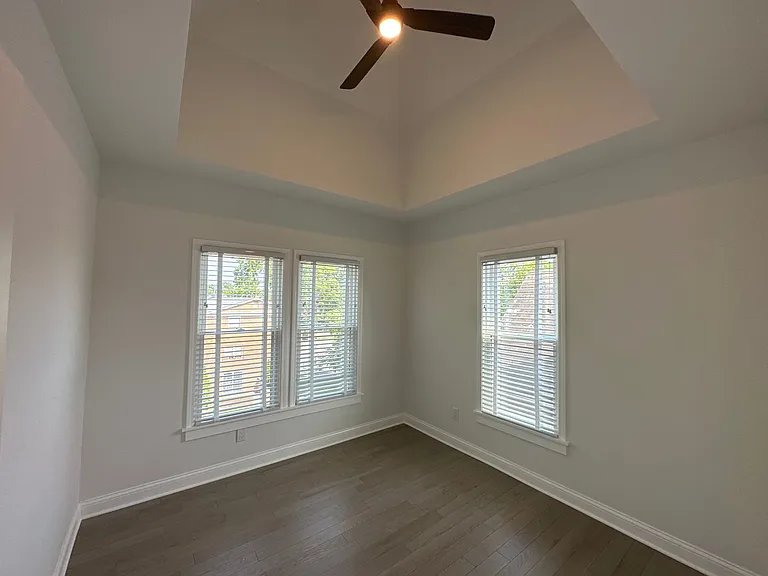 Worthington St 1445 HHR — Photo 18