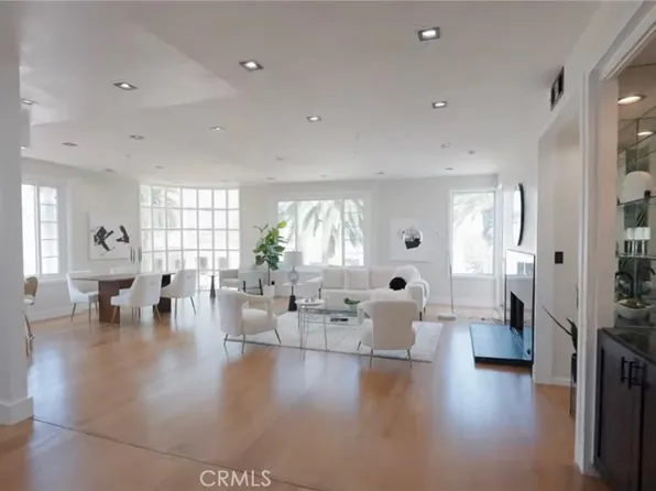 117 N Gale Dr #Penthouse 5, Beverly Hills, CA 90211
